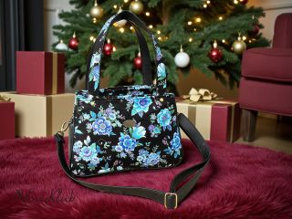 Nohavicová tříkomorová z natáčení... 🍀 * vnější materiál: 100 % ba plátno se zlatotiskem + koženka * vnitřní matriál: 100...